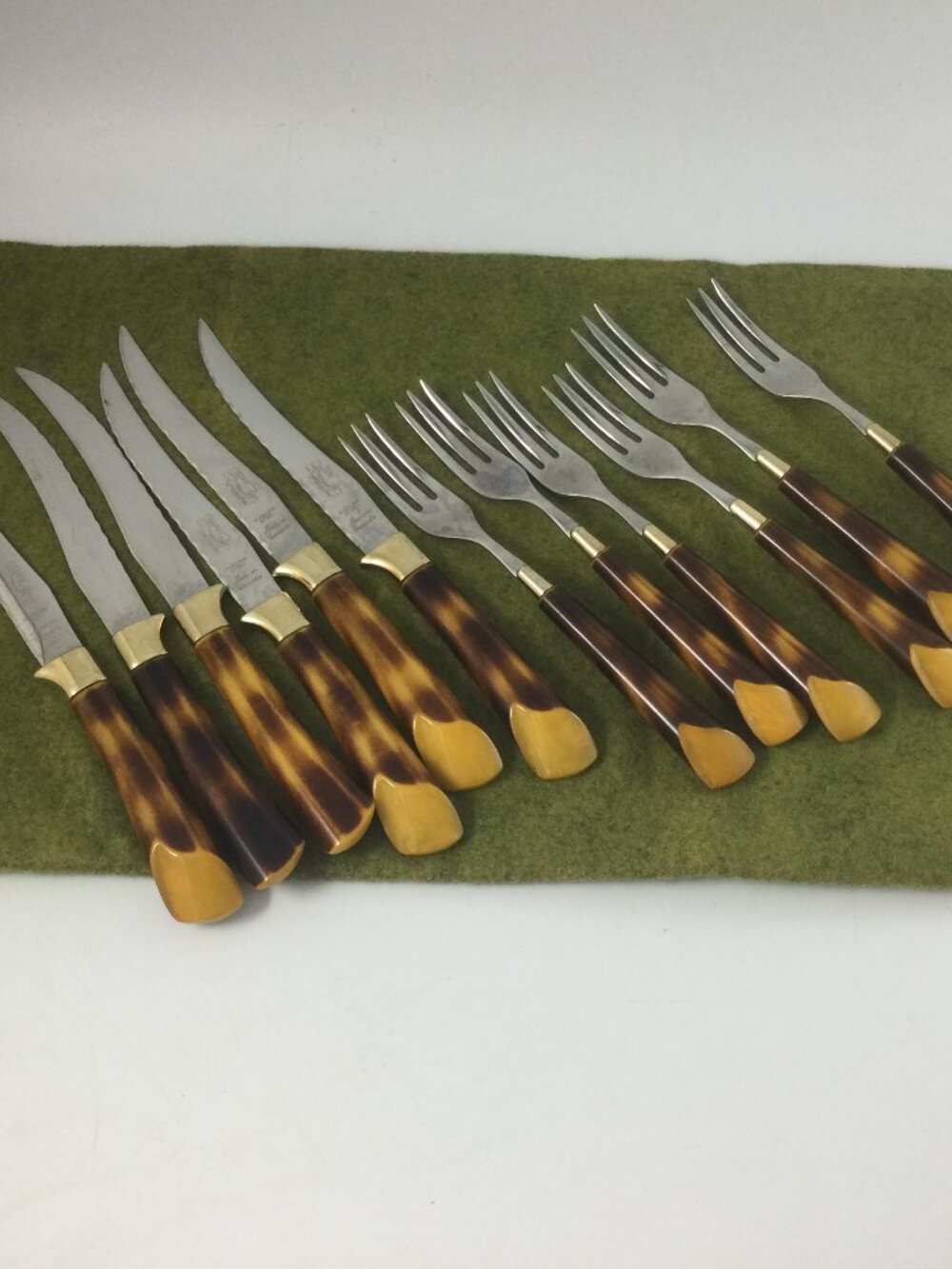 Vintage Marvo Live Edge Steakmates Knives Forks Stainless Steel Set of 12 READ